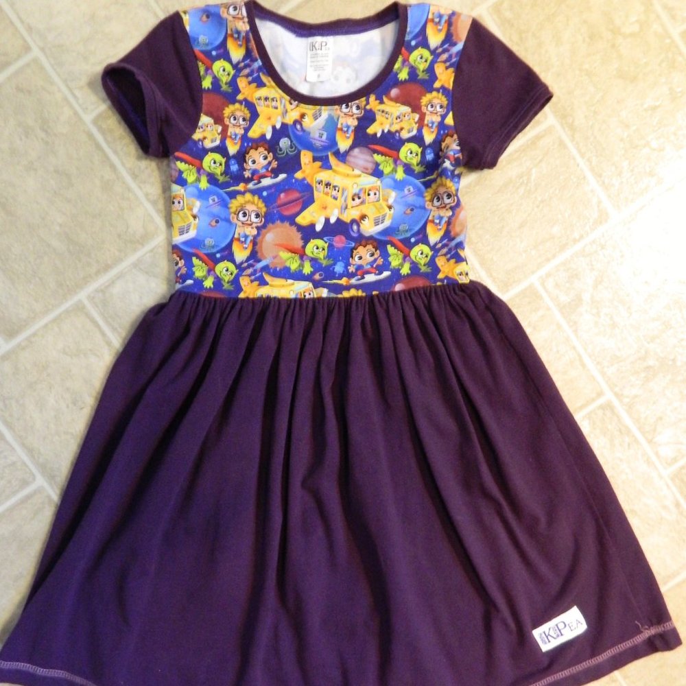 Girls size 8 Knit Dress Magic School Bus Theme K Pea